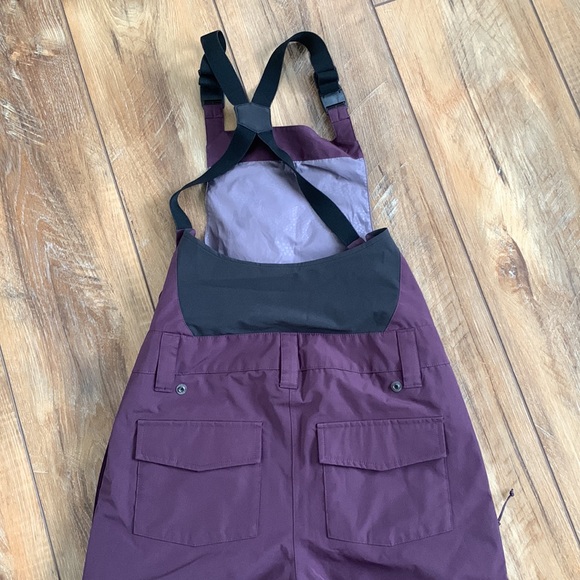 Flylow Women’s Snow Bibs. - Picture 3 of 7